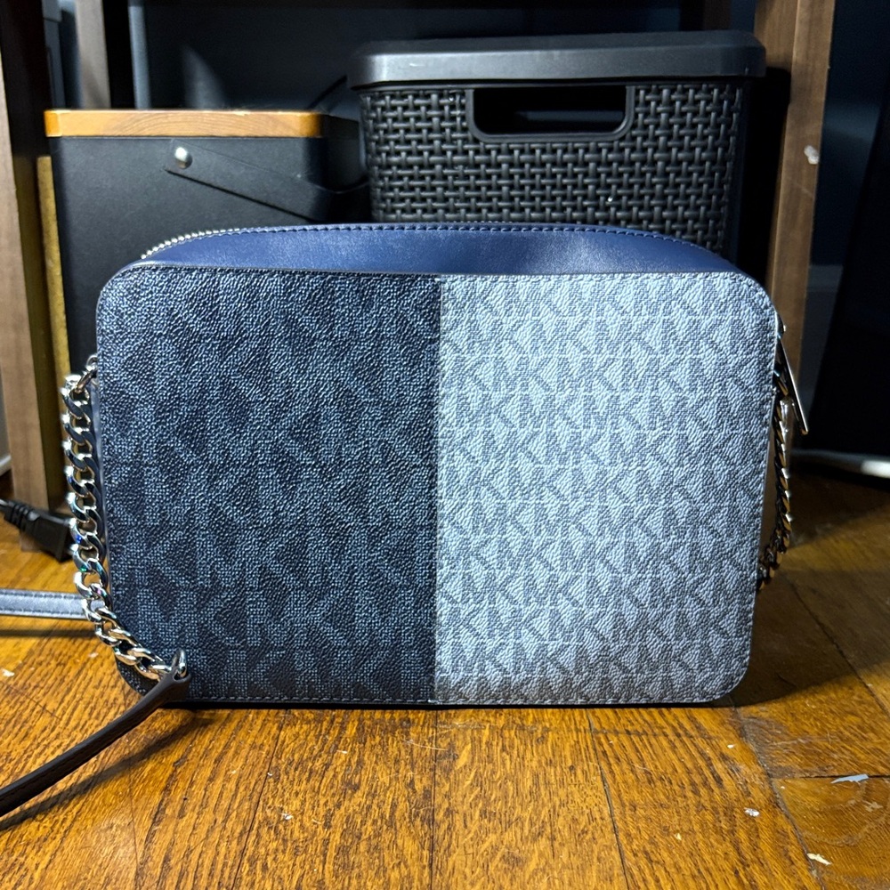 Michael Kors two tone Jet Set crossbody - Picture 3 of 7